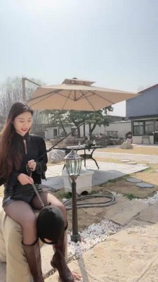 图片[2]_【沅芷大人】御姐公园骑趴马奴/作人体休闲椅/鞭抽sp bf25522_HD绳艺资源