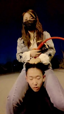 图片[9]_【语阳】小白鞋女神-超强户外骑马/骑脖子/重度耳光/狗链遛狗 bf25517_HD绳艺资源