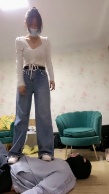 图片[7]_【榕S】御姐女神-小白鞋碾压狗爪/舔脏鞋 bf25511_HD绳艺资源