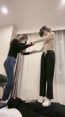 图片[7]_【虞姬S】带素人姐妹运动鞋白袜玩狗【完整版】 bf25450_HD绳艺资源