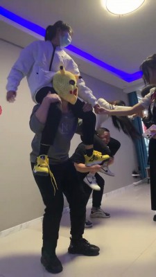 图片[4]_【精神小妹】九S群调双狗-骑脖子做蹲起/吃口水裸足舔 bf25341_HD绳艺资源