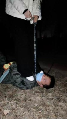 图片[4]_【辣姐】户外遛狗强迫舔鞋爬行【完整版】 bf25827_HD绳艺资源