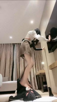 图片[14]_【虞姬】姐妹花暴打狗/白袜塞嘴/全体重踩踏/耳光虐打 bf25840_HD绳艺资源