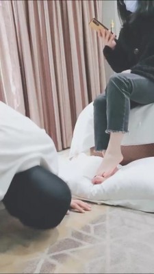 图片[2]_【灵竹】嘴洗袜子/圣水泡面/裸足踩踏 bf25787_HD绳艺资源