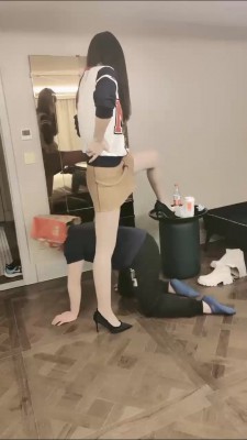 图片[3]_【聆彤】身高差女主-高跟踩/骑马转胯/吃口水/臭脚捂脸 bf25753_HD绳艺资源