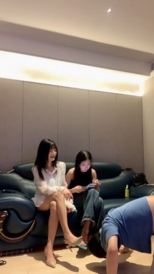 【宝爷】带素人闺蜜玩狗子/骑马全体重踩踏/转胯喂口水 bf25752_HD绳艺资源