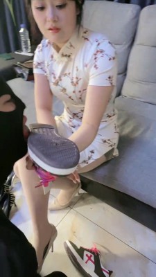 【凉爽S】舔脏鞋/高跟全体重踩踏碾压 bf25719_HD绳艺资源