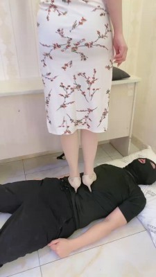 图片[3]_【凉爽S】舔脏鞋/高跟全体重踩踏碾压 bf25719_HD绳艺资源