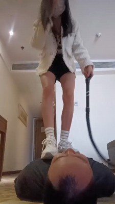 图片[4]_【00后十言】运动鞋踩狗头/训练/全体重踩踏 bf25707_HD绳艺资源