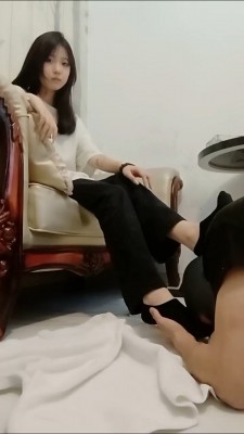 【思思】超可爱学生主-小白鞋黑短袜辱狗/踩喂食【双视角版】bf25672_HD绳艺资源