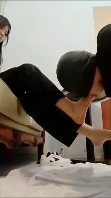 图片[9]_【思思】超可爱学生主-小白鞋黑短袜辱狗/踩喂食【双视角版】bf25672_HD绳艺资源