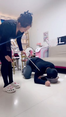 图片[8]_【二宝】真实-美甲店当着技师的面玩狗/关狗笼/强迫喝洗脚水 bf25638_HD绳艺资源