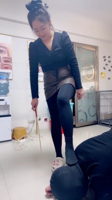 图片[10]_【二宝】真实-美甲店当着技师的面玩狗/关狗笼/强迫喝洗脚水 bf25638_HD绳艺资源