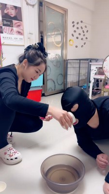 图片[11]_【二宝】真实-美甲店当着技师的面玩狗/关狗笼/强迫喝洗脚水 bf25638_HD绳艺资源