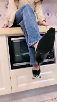 图片[2]_【梵高】伺候主人下班-对高跟鞋磕头/叼鞋/肉丝捂脸 bf25682_HD绳艺资源