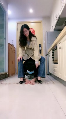 图片[4]_【梵高】伺候主人下班-对高跟鞋磕头/叼鞋/肉丝捂脸 bf25682_HD绳艺资源