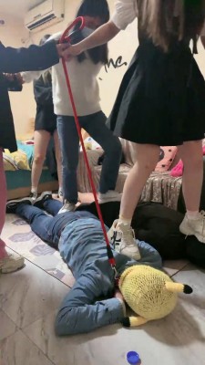 图片[10]_【金桔小主】学生素人精彩调-4S运动鞋全体重踩踏/遛狗/耳光训练bf25658_HD绳艺资源