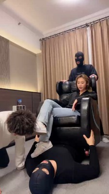 【二宝】三奴侍奉-物化肉垫沙发/跳踩【完整版】 bf25698_HD绳艺资源