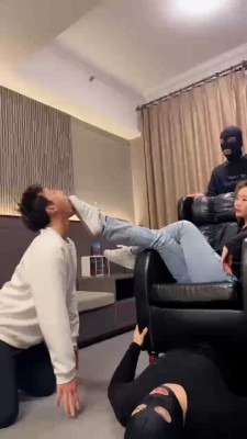 图片[2]_【二宝】三奴侍奉-物化肉垫沙发/跳踩【完整版】 bf25698_HD绳艺资源