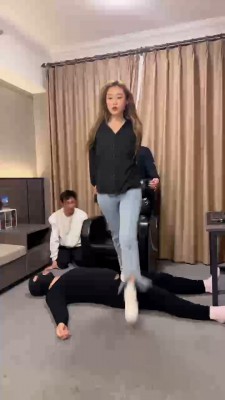 图片[11]_【二宝】三奴侍奉-物化肉垫沙发/跳踩【完整版】 bf25698_HD绳艺资源