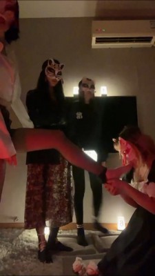 图片[4]_【小奶昔S】3素人精神小妹-母畜/闻臭脚/吃口水/踩踏【双视角版】 bf25621_HD绳艺资源