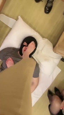 【暴躁萝莉】黑丝+裸足双S全体重踩踏/掐肉/闻鞋【双视角版】 bf25600_HD绳艺资源