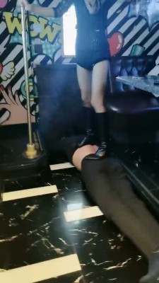 【东方女神】KTV长靴踩踏/舔长靴 bf25608_HD绳艺资源