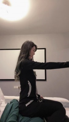 【暴躁小溪】姐妹花-坐脸+臭脚捂脸窒息【双视角版】 bf26133_HD绳艺资源