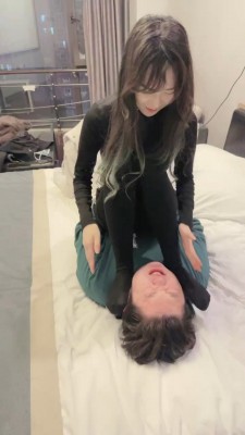 图片[3]_【暴躁小溪】姐妹花-坐脸+臭脚捂脸窒息【双视角版】 bf26133_HD绳艺资源