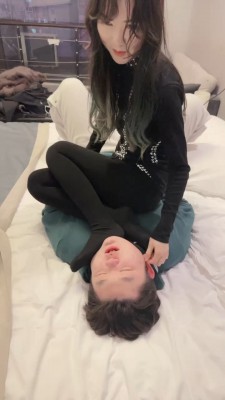 图片[5]_【暴躁小溪】姐妹花-坐脸+臭脚捂脸窒息【双视角版】 bf26133_HD绳艺资源