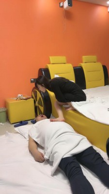 图片[9]_【文文】精神小妹高难度挑战耳光虐-全体重踩跺/踹头/当坐垫 bf26135_HD绳艺资源