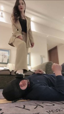 图片[2]_【萱萱】车模长腿虐杀-高跟踩/耳光抽/吃口水/凳脚深喉 bf26134_HD绳艺资源