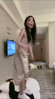 【陈甜女帝】小白鞋+高跟全体重跳踩 bf26130_HD绳艺资源