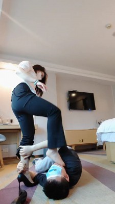 【梵高】职业装高跟诱惑-转胯肉丝踩/高跟踩爪【双视角版】bf26050_HD绳艺资源