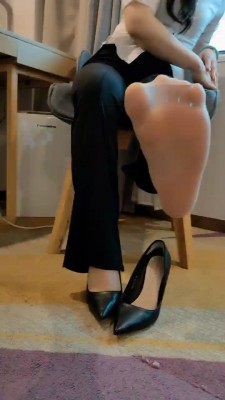 图片[5]_【梵高】职业装高跟诱惑-转胯肉丝踩/高跟踩爪【双视角版】bf26050_HD绳艺资源