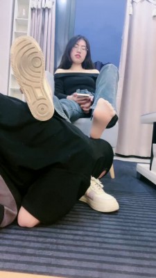 【嘉妮S】袜子塞嘴全体重踩/脚底喂食【完整版】 bf26056_HD绳艺资源