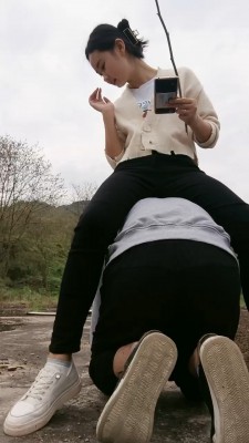 【小小小魔女】户外骑马-树枝抽-棉袜捂脸-舔鞋踩踏 bf26044_HD绳艺资源