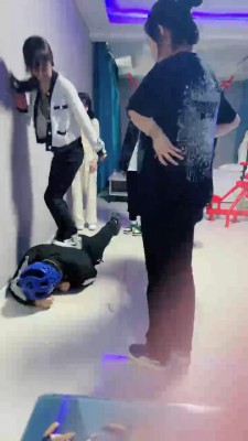 图片[3]_【精神小妹】多人群调-面部摧毁/高难度挑战踢踹踩跺 bf26038_HD绳艺资源