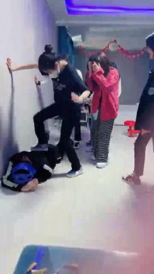 图片[4]_【精神小妹】多人群调-面部摧毁/高难度挑战踢踹踩跺 bf26038_HD绳艺资源