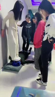 图片[7]_【精神小妹】多人群调-面部摧毁/高难度挑战踢踹踩跺 bf26038_HD绳艺资源