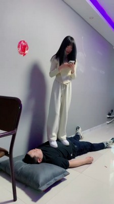 图片[6]_【精神小妹】6S素人学生-全体重踩踏-运动鞋+棉袜 bf26040_HD绳艺资源