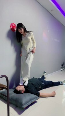 图片[7]_【精神小妹】6S素人学生-全体重踩踏-运动鞋+棉袜 bf26040_HD绳艺资源