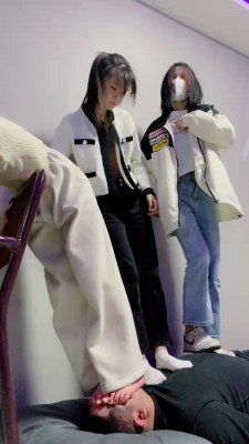 图片[11]_【精神小妹】6S素人学生-全体重踩踏-运动鞋+棉袜 bf26040_HD绳艺资源