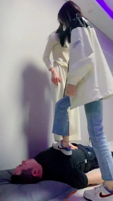 图片[12]_【精神小妹】6S素人学生-全体重踩踏-运动鞋+棉袜 bf26040_HD绳艺资源