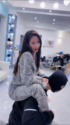 图片[8]_【麋鹿银儿】气质车模首调-踢踹转胯/骑马喂口水/跳踩脚耳光 bf26051_HD绳艺资源