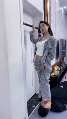 图片[11]_【麋鹿银儿】气质车模首调-踢踹转胯/骑马喂口水/跳踩脚耳光 bf26051_HD绳艺资源