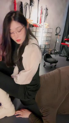 【冷凝大大】长靴御姐-训练/踩踏/踩狗爪/耳光狠抽 bf26070_HD绳艺资源