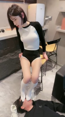 图片[11]_【简一】剧情-师兄的沦陷-及膝袜踩踏/深喉/闻运动鞋/舔脚趾 bf26072_HD绳艺资源