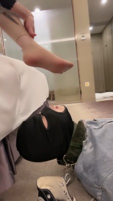 图片[8]_【万一】超脏帆布鞋白袜+肉丝-筷子刑踩/喂食酸奶踩面包/吃脚皮 bf26111_HD绳艺资源