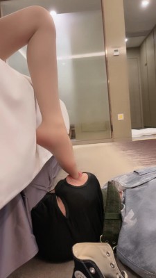 图片[9]_【万一】超脏帆布鞋白袜+肉丝-筷子刑踩/喂食酸奶踩面包/吃脚皮 bf26111_HD绳艺资源